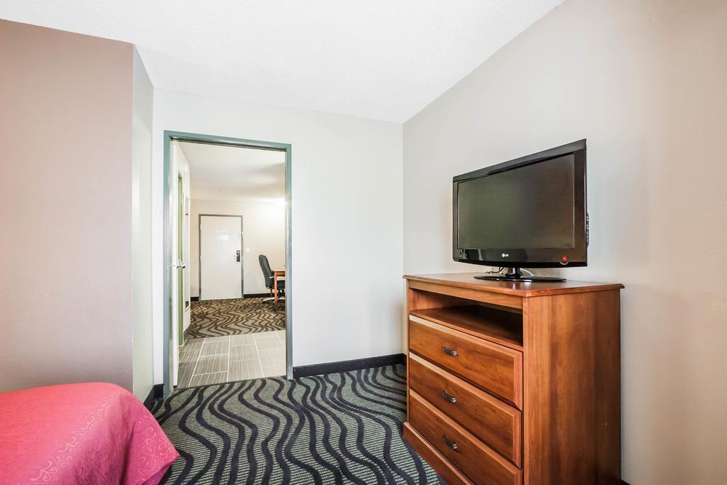 Quality Suites Memphis/ Wolfchase Galleria Екстер'єр фото